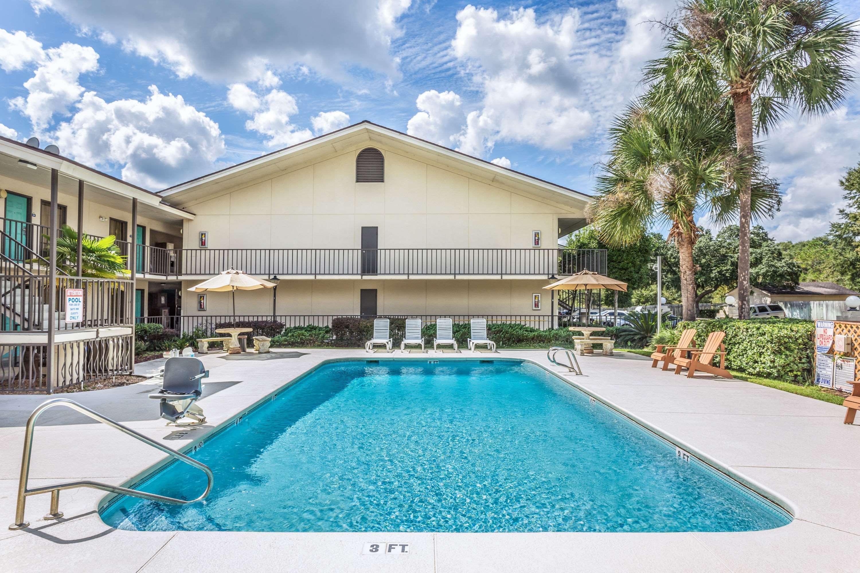 Days Inn By Wyndham Lake Park/Valdosta Exterior photo