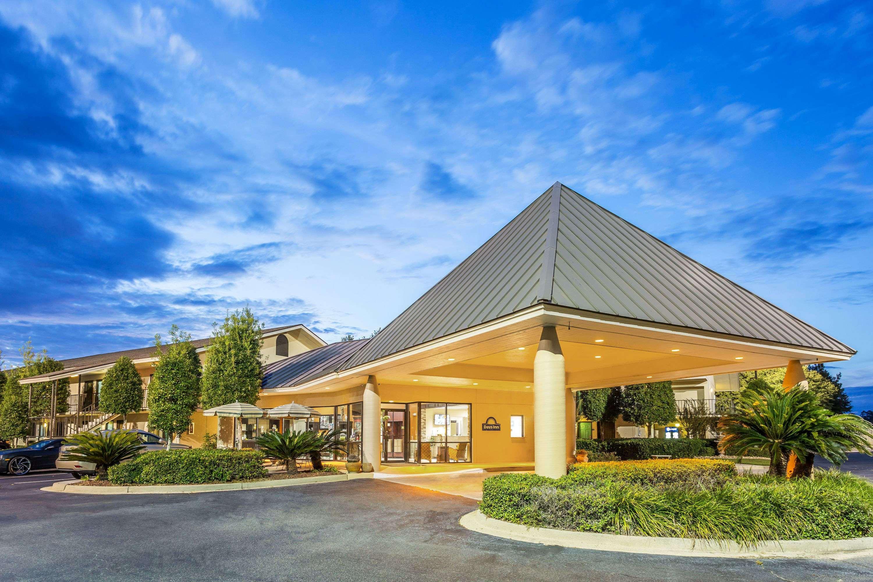 Days Inn By Wyndham Lake Park/Valdosta Exterior photo
